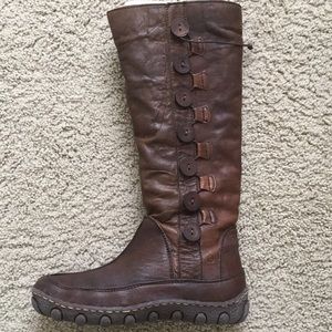 Born McGowen brown leather boots